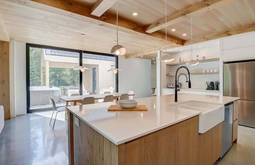 Stanstead Township Ski Chalet | Access to Lake Memphremagog - Spa - Sauna - Persée