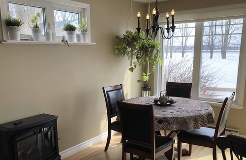 Saint-Laurent-de-l'ile d'Orleans Cottage | Two storey house located on the St-Lawrence river with 3 bedrooms 3 double beds.