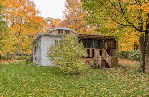 L'Ile-d'Orleans Regional County Municipality House | Waterfront cottage with beach just steps from Quebec City!