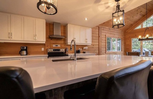 Sainte-Marguerite-du-Lac-Masson Ski Chalet | Access to Lake Walfred - Spa - Monsoon Club
