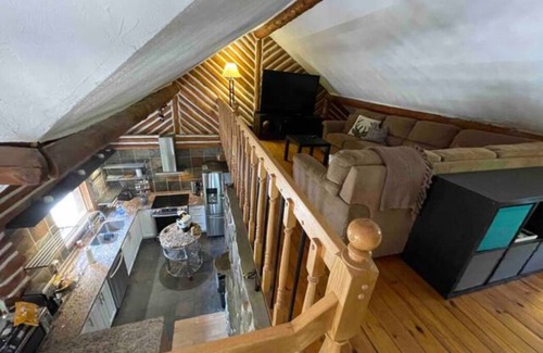 Ste-Lucie-des-Laurentides Cottage | Unique log cabin