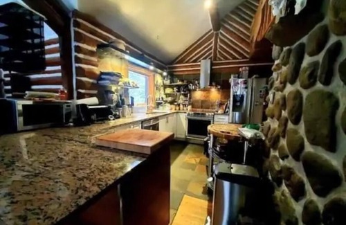 Ste-Lucie-des-Laurentides Cottage | Unique log cabin