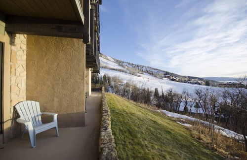 Steamboat Springs Condo | CA117 | Lovely Mountainside Condo | Steps from slopes | Winter Shuttle | Hot Tub