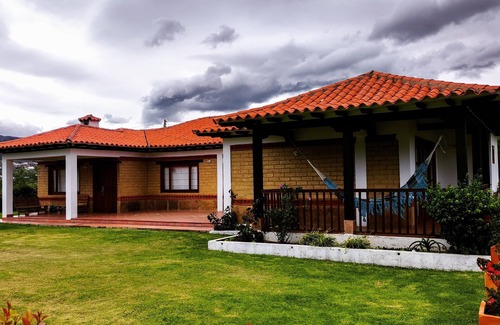 Old Town Cabin | Cabaña Campestre con Zona de Camping y Parqueadero, Familiar y Acogedora