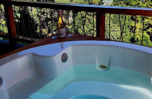 Medellin Cottage | Cabaña en la Montaña con Vista a la Ciudad Desde el Jacuzzi