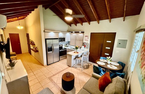 Cerro Cabin | Cabaña entre Pinos: Piscina c cale Fogata y Mini Golf en Cayey parejas, familias