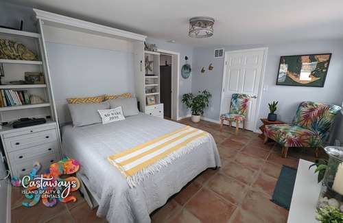 Saint James City Cabin | Cabana @ 2 Fish Inn Pool Side