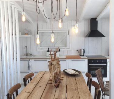 Costa de Caparica Ski Chalet | Cabana Azul