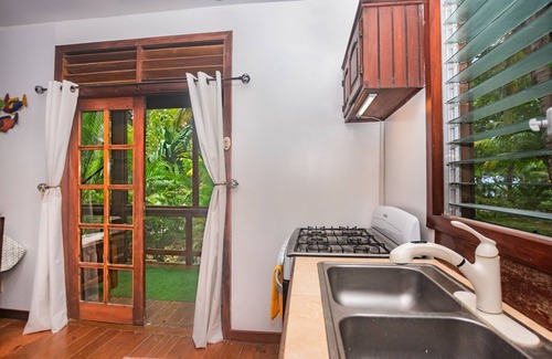 Antoneys Cay Cottage | Cabana ON THE BEACH - Sandy Bay