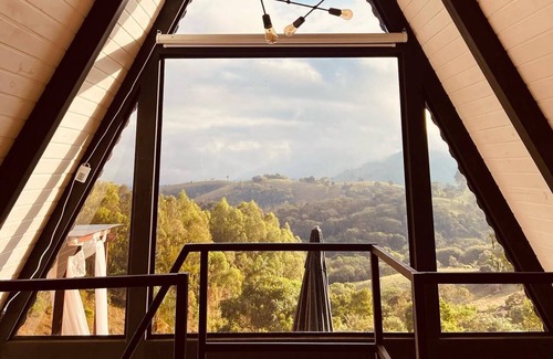 Baependi Cabin | Cabana Raízes: A-frame com Vista Para as Montanhas
