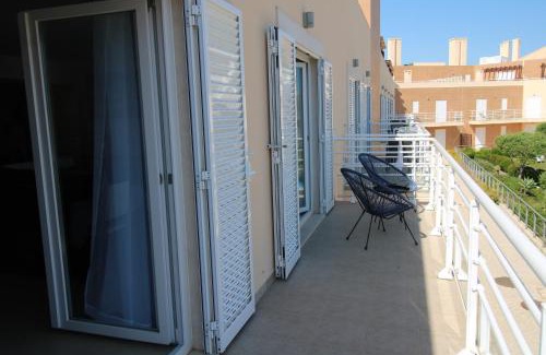 Conceicao e Cabanas de Tavira Apartment | Cabanas Garden - Stunning 2 bedroom apartment - Communal Pool - 2 minuts walking to the river