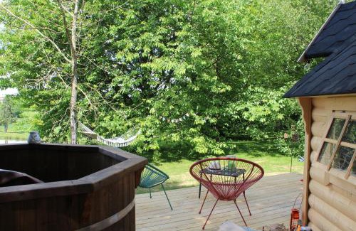 Vernoux-en-Gatine House | Cabane dans un jardin arboré