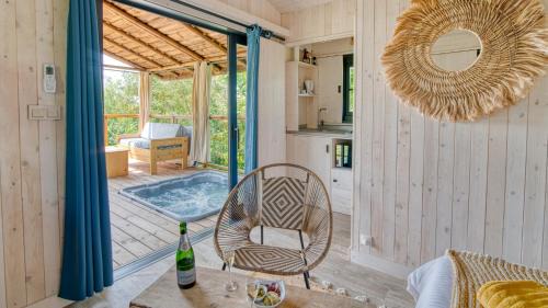 Villarzel-du-Razes Bed & Breakfast | Cabanes Trésors de Campagne,spas privatifs