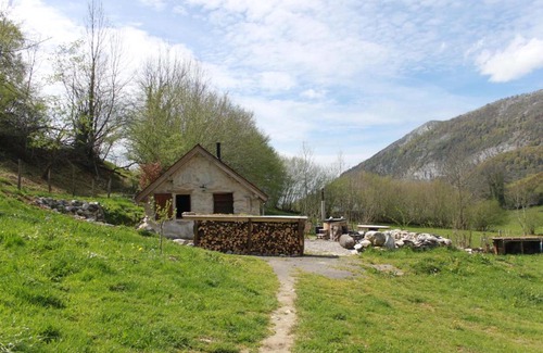 Castet Bed & Breakfast | Cabanots - Ecolodges en Vallée d'Ossau à 900m d'altitude