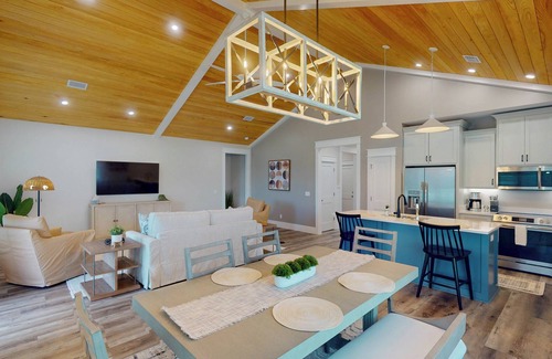 Waverly House | CABIN #1 AT SANCTUARY COVE