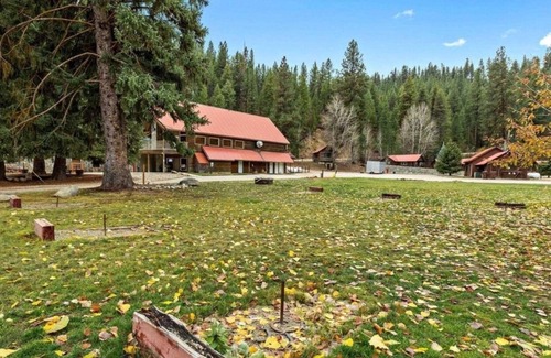 Lowman Cabin | Cabin 1 at Southfork Lodge- sleeps up to 2