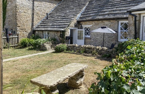 Langton Matravers Cottage | Cabin ∙ 1 bedroom ∙ 2 guests