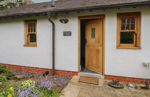 Castleton Cottage | Cabin ∙ 1 bedroom ∙ 2 guests