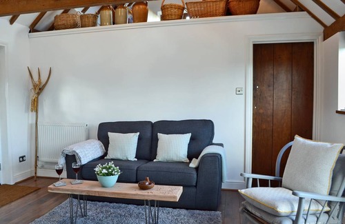 Sharpthorne Cottage | Cabin ∙ 1 bedroom ∙ 2 guests