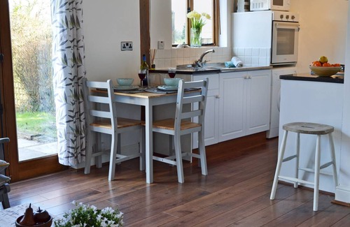 Sharpthorne Cottage | Cabin ∙ 1 bedroom ∙ 2 guests