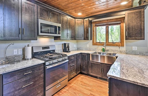 Nekoosa Cabin | Cabin 1 Mi to Sand Valley, 1 Block to Beach