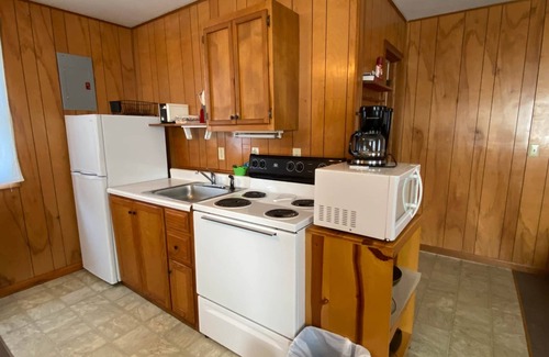 Warsaw Cabin | Cabin 10 - Reel and Trigger