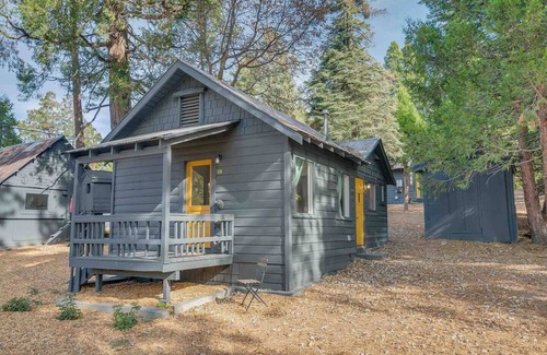 Twin Peaks Cabin | Cabin #10 Rustic and Quiet near Lake Arrowhead