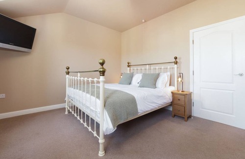 Port Saint Mary Cottage | Cabin ∙ 2 bedrooms ∙ 3 guests