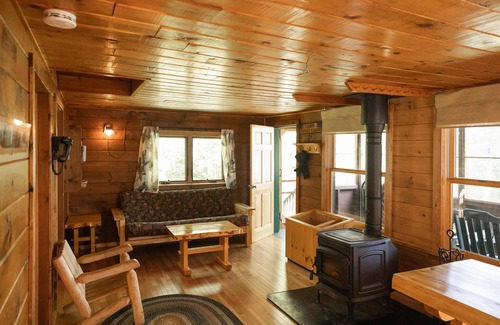 Monson House | Cabin, 2 Bedroom, 2 Double Bed, 1 Twin, Kitchen