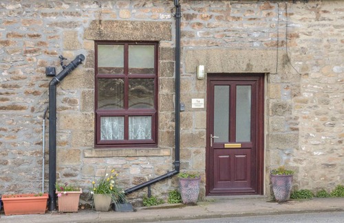 Langcliffe Cottage | Cabin ∙ 2 bedrooms ∙ 3 guests