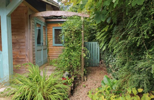 Cosheston Cottage | Cabin ∙ 2 bedrooms ∙ 4 guests