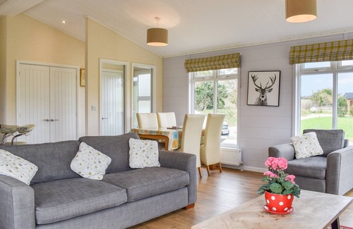 East Woodyates Cottage | Cabin ∙ 2 bedrooms ∙ 3 guests