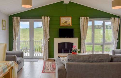 East Woodyates Cottage | Cabin ∙ 2 bedrooms ∙ 3 guests