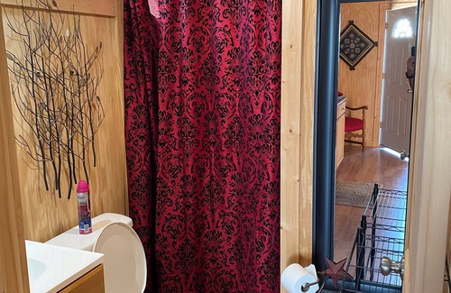 Bridgeport Cabin | Cabin 2: Cozy Comfort by the Lake—Your Perfect Bridgeport Getaway