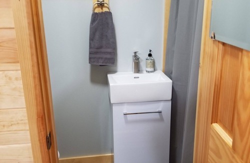Seney Cabin | Cabin# 2-New, Affordable, Year Round Lodging near Pictured Rocks & Tahquamenon!