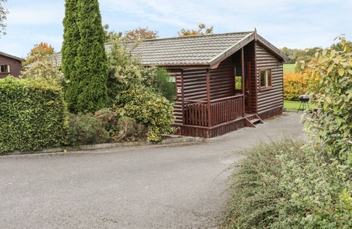 Ardue Cabin | CABIN 2, pet friendly, with a garden in Ballyconnell, County Cavan