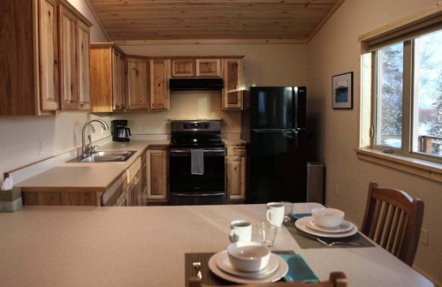 Fishhook Cabin | Cabin #2- Scenic Views and Comfortable beds!