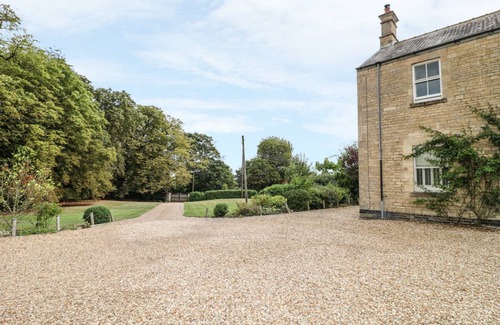 Burton Coggles Cottage | Cabin ∙ 3 bedrooms ∙ 6 guests