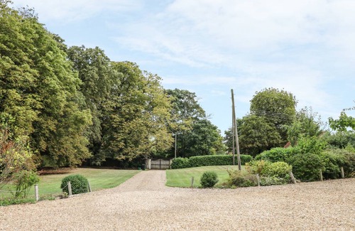 Burton Coggles Cottage | Cabin ∙ 3 bedrooms ∙ 6 guests