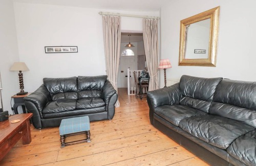 Dartmouth Cottage | Cabin ∙ 3 bedrooms ∙ 6 guests