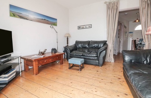 Dartmouth Cottage | Cabin ∙ 3 bedrooms ∙ 6 guests