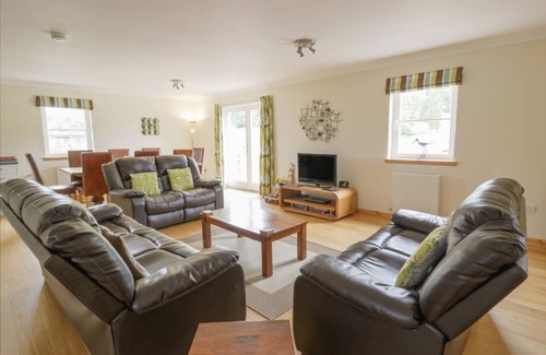 Murthly Cottage | Cabin ∙ 3 bedrooms ∙ 6 guests