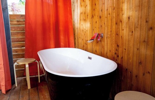 Stevenson Cabin | CABIN 3 WITH SOAKING TUB