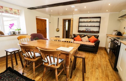 Nawton Cottage | Cabin ∙ 4 bedrooms ∙ 8 guests