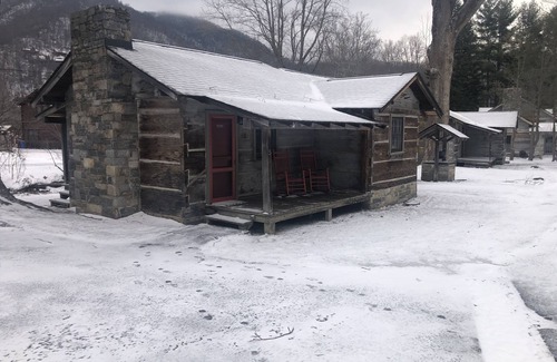 Valley Creek Run Cabin | Cabin 5 - Rustic cabin in Pioneer Village, Great Smoky Mountains NC