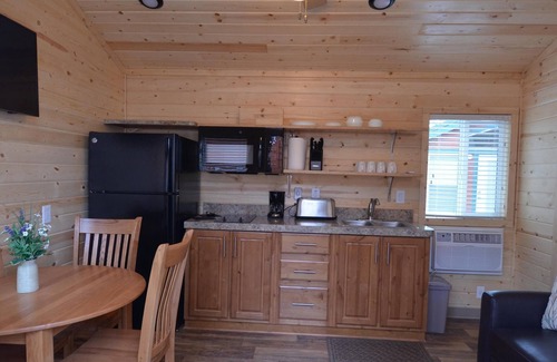 Christopher Creek Cabin | Cabin #6 is a 2 bedroom, 1 & 1/2 bath, 2-flat screen tv's. Overlooks the creek.