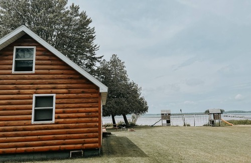 Gould City Cabin | Cabin 6-The Loon's Nest at Sunset Pines Resort