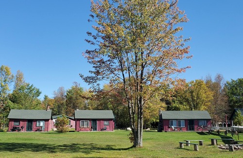 Gould City House | Cabin 7-Angler's Lodge at Sunset Pines Resort