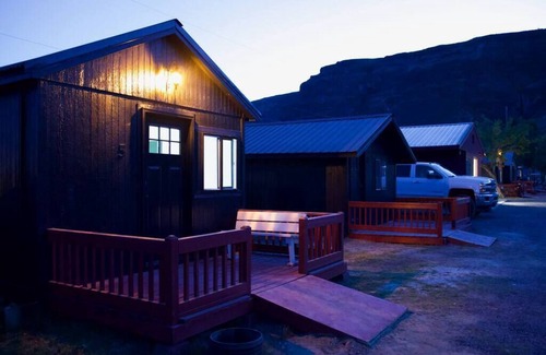 Coulee City House | Cabin at Blue Lake in Central Washington (Cabin 2)