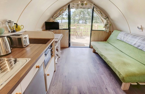 Langley-on-Tyne Ski Chalet | Cabin by Langley Dam with Lake Views